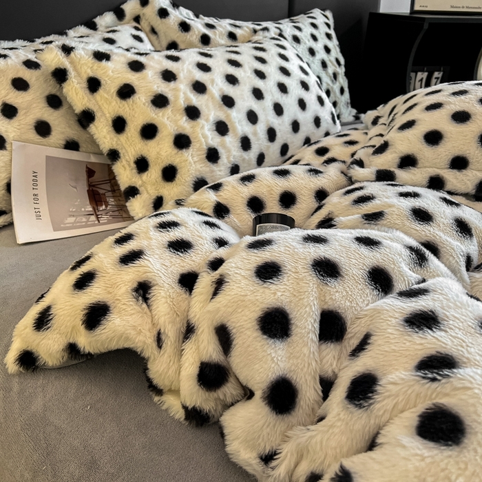 91家纺网 家纺一手货源 找家纺 仟网汇 2025新款亲肤舒适兔毛绒四件套 波点-奶白