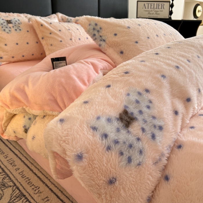 91家纺网 家纺一手货源 找家纺 仟网汇 2025新款亲肤舒适兔毛绒四件套 蝴蝶结点点-粉