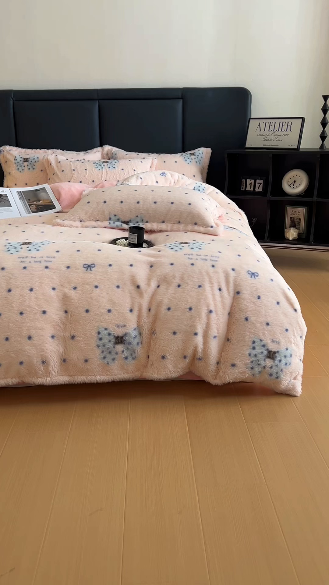 91家纺网 家纺一手货源 找家纺 仟网汇 2025新款亲肤舒适兔毛绒四件套 蝴蝶结点点-粉