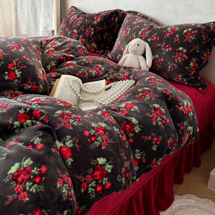 91家纺网 家纺一手货源 找家纺 繁花家居 2025新款亲肤舒适高克重全消光牛奶绒大红喜庆四件套直播 花妖