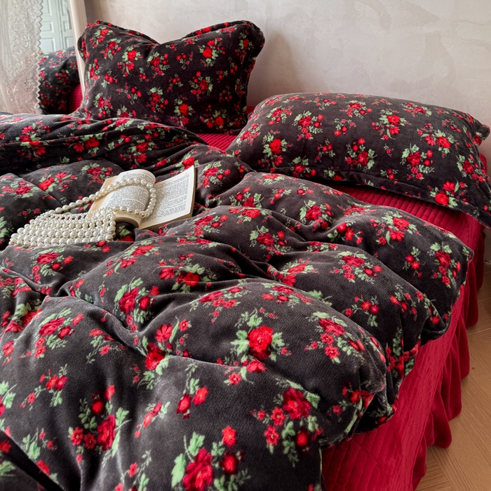 91家纺网 家纺一手货源 找家纺 繁花家居 2025新款亲肤舒适高克重全消光牛奶绒大红喜庆四件套直播 花妖