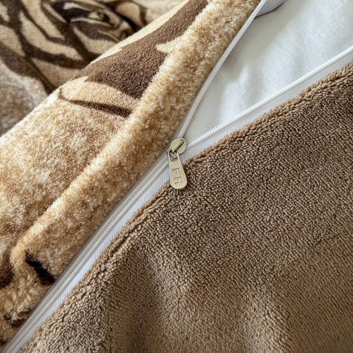 91家纺网 家纺一手货源 找家纺 繁花家居 2025新款亲肤舒适高克重全消光牛奶绒大红喜庆四件套直播 慕色玫瑰