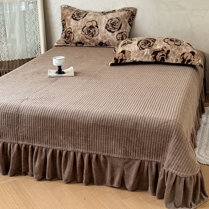 91家纺网 家纺一手货源 找家纺 繁花家居 2025新款亲肤舒适高克重全消光牛奶绒大红喜庆四件套直播 慕色玫瑰