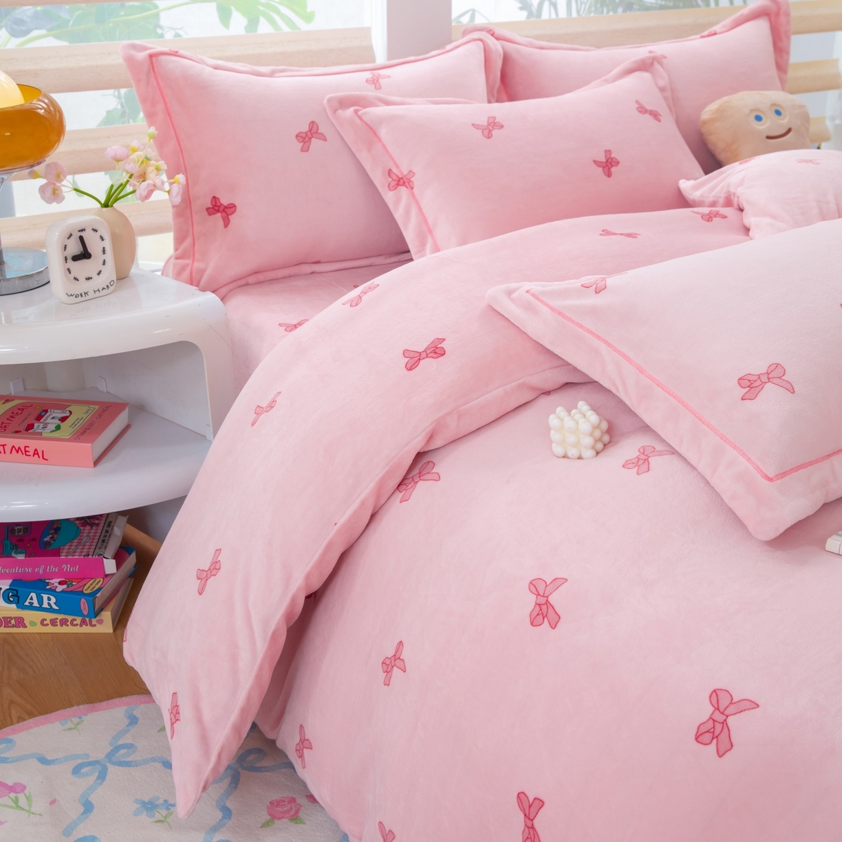 91家纺网 家纺一手货源 找家纺 卡迪亚家纺 2025新款金雕绒系列四件套 蝴蝶结