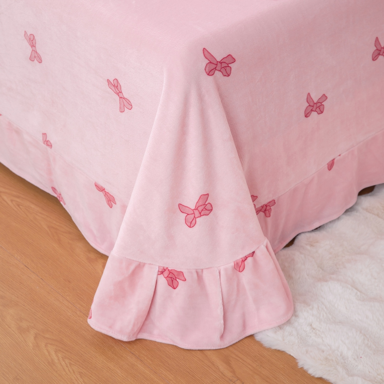 91家纺网 家纺一手货源 找家纺 卡迪亚家纺 2025新款金雕绒系列四件套 蝴蝶结