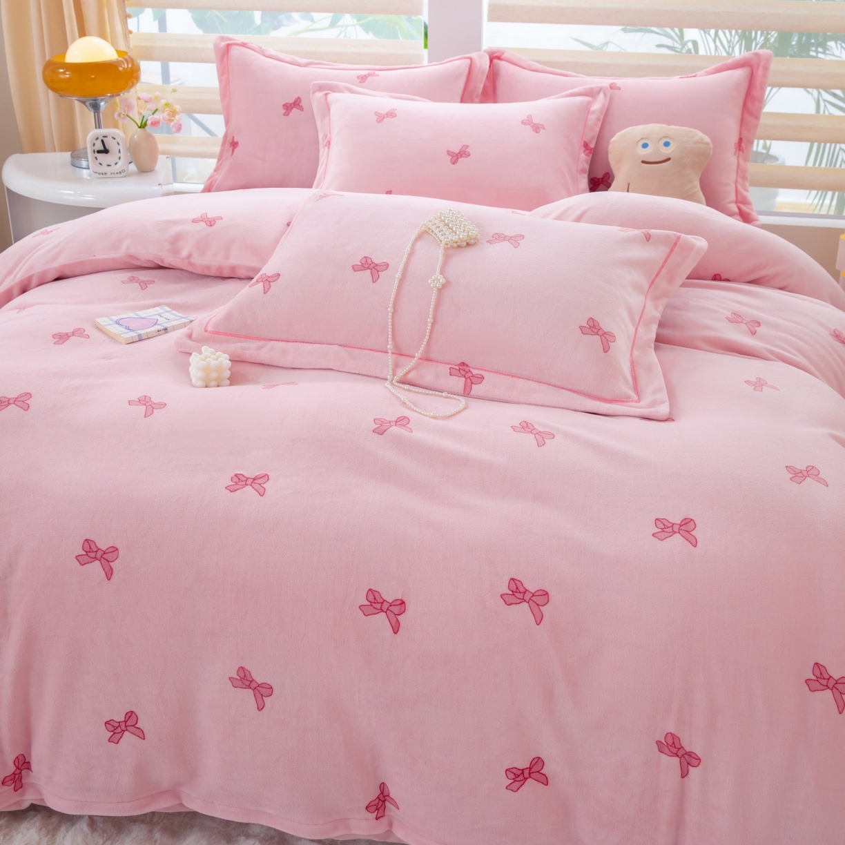 91家纺网 家纺一手货源 找家纺 卡迪亚家纺 2025新款金雕绒系列四件套 蝴蝶结