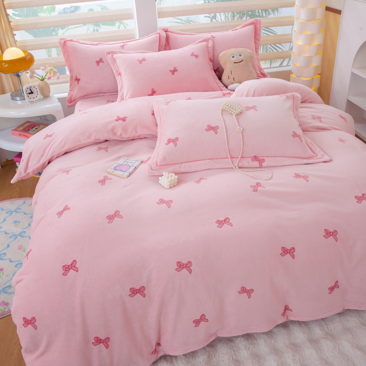 91家纺网 家纺一手货源 找家纺 卡迪亚家纺 2025新款金雕绒系列四件套 蝴蝶结