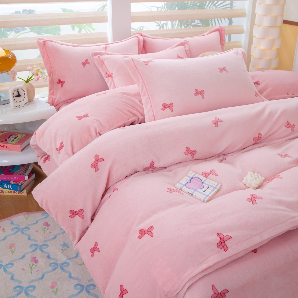 91家纺网 家纺一手货源 找家纺 卡迪亚家纺 2025新款金雕绒系列四件套 蝴蝶结