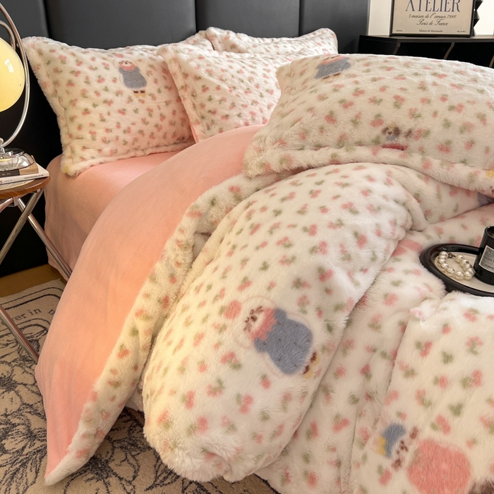 91家纺网 家纺一手货源 找家纺 仟网汇 2025新款亲肤舒适兔毛绒四件套 花园兔