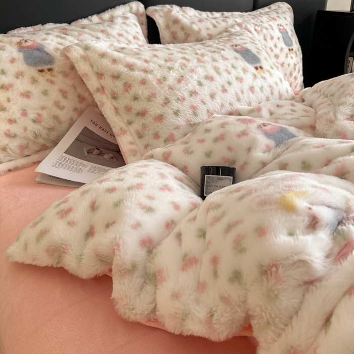 91家纺网 家纺一手货源 找家纺 仟网汇 2025新款亲肤舒适兔毛绒四件套 花园兔