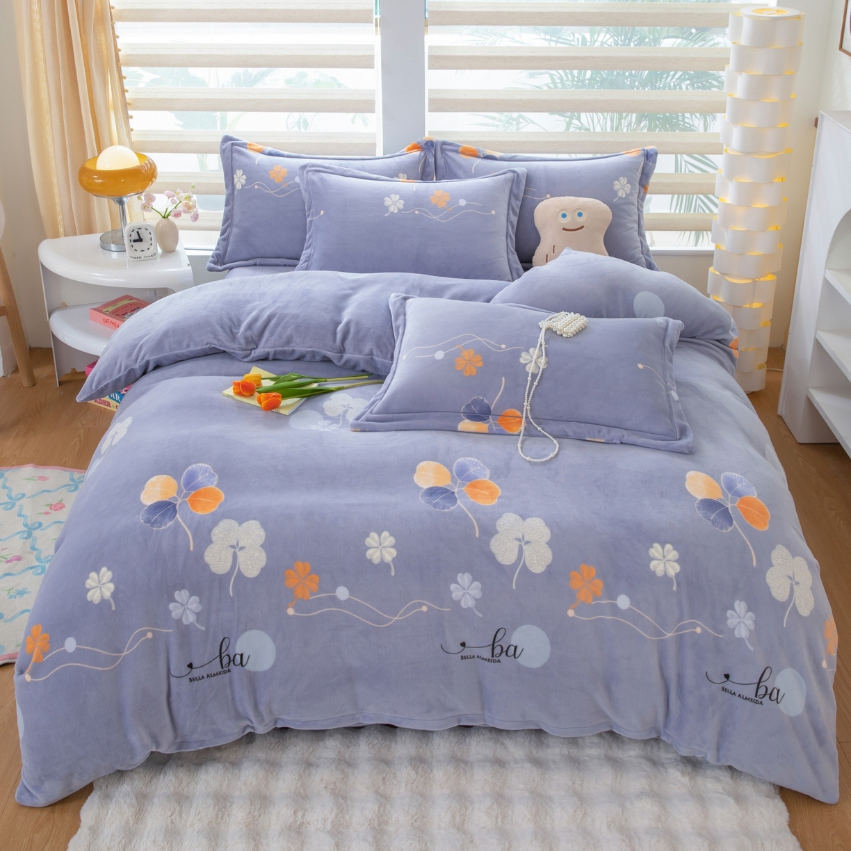 91家纺网 家纺一手货源 找家纺 卡迪亚家纺 2025新款金雕绒系列四件套 花开半夏