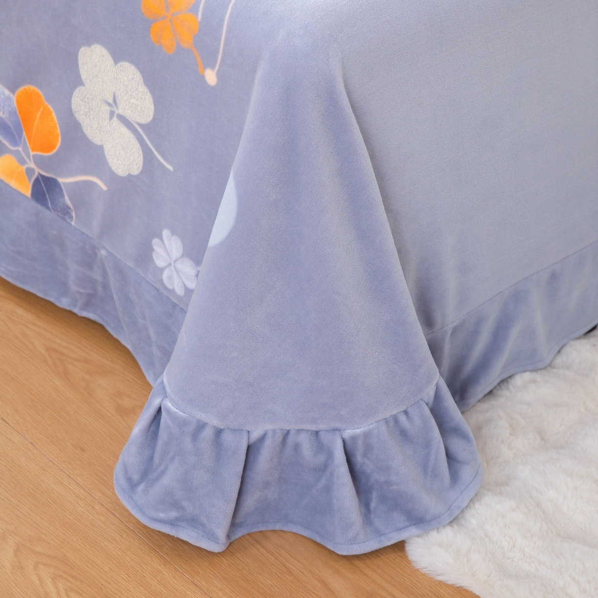 91家纺网 家纺一手货源 找家纺 卡迪亚家纺 2025新款金雕绒系列四件套 花开半夏