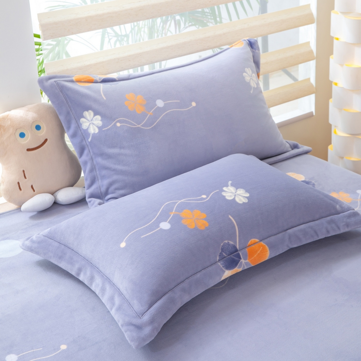 91家纺网 家纺一手货源 找家纺 卡迪亚家纺 2025新款金雕绒系列四件套 花开半夏