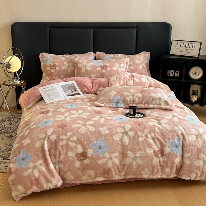 91家纺网 家纺一手货源 找家纺 仟网汇 2025新款亲肤舒适兔毛绒四件套 花园熊