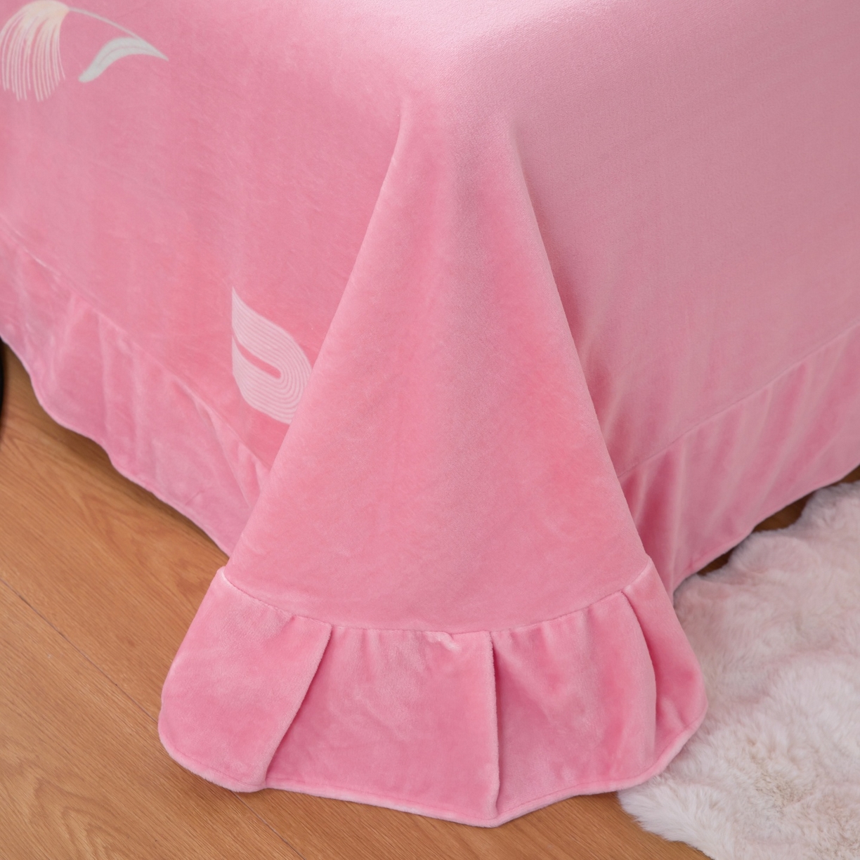 91家纺网 家纺一手货源 找家纺 卡迪亚家纺 2025新款金雕绒系列四件套 花序