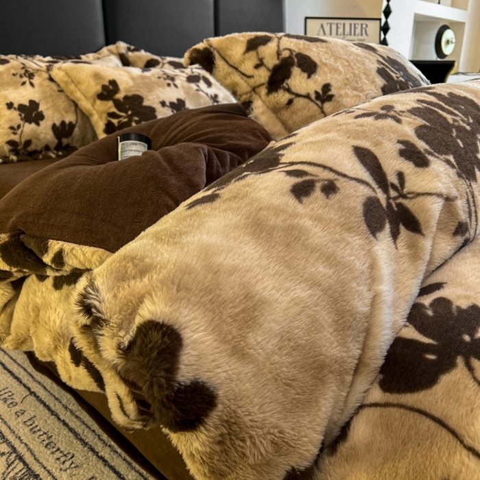 91家纺网 家纺一手货源 找家纺 仟网汇 2025新款亲肤舒适兔毛绒四件套 花枝-咖