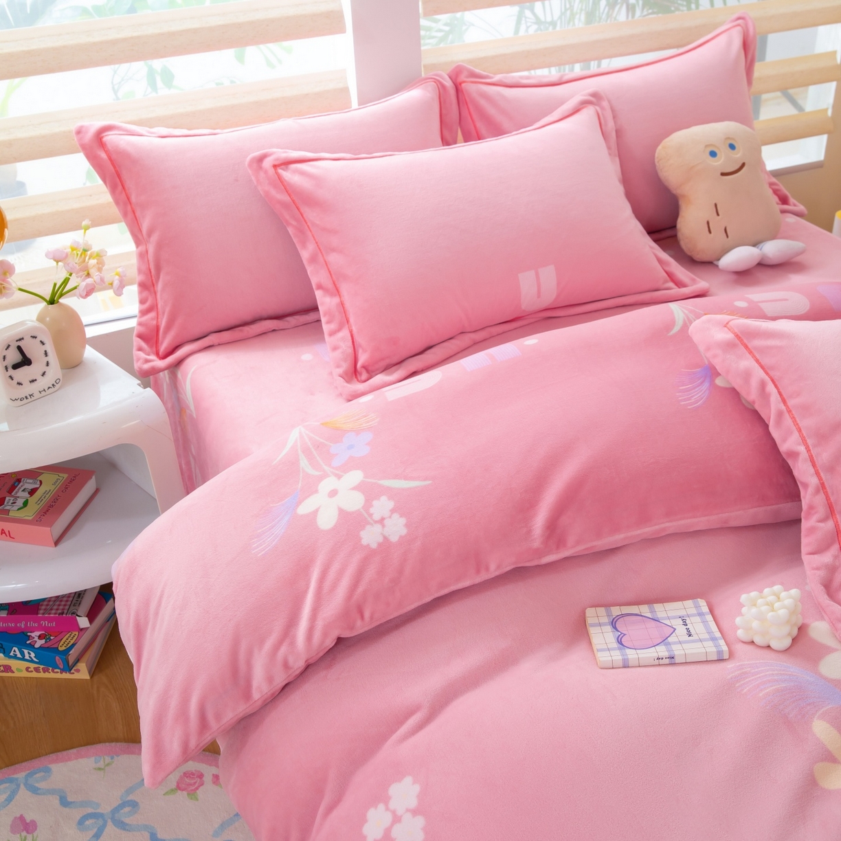 91家纺网 家纺一手货源 找家纺 卡迪亚家纺 2025新款金雕绒系列四件套 花序