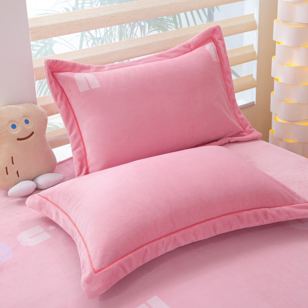 91家纺网 家纺一手货源 找家纺 卡迪亚家纺 2025新款金雕绒系列四件套 花序