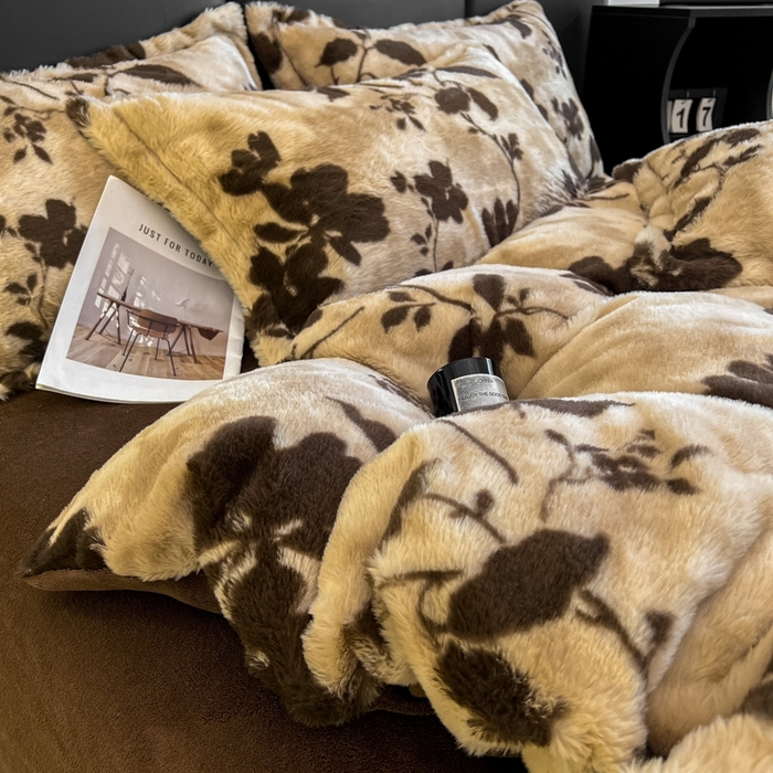 91家纺网 家纺一手货源 找家纺 仟网汇 2025新款亲肤舒适兔毛绒四件套 花枝-咖