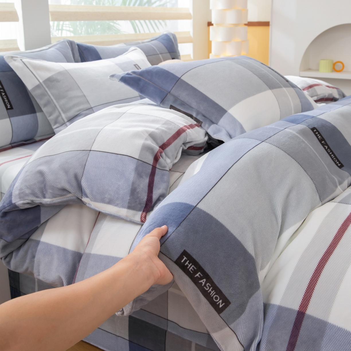 91家纺网 家纺一手货源 找家纺 卡迪亚家纺 2025新款金雕绒系列四件套 简格美