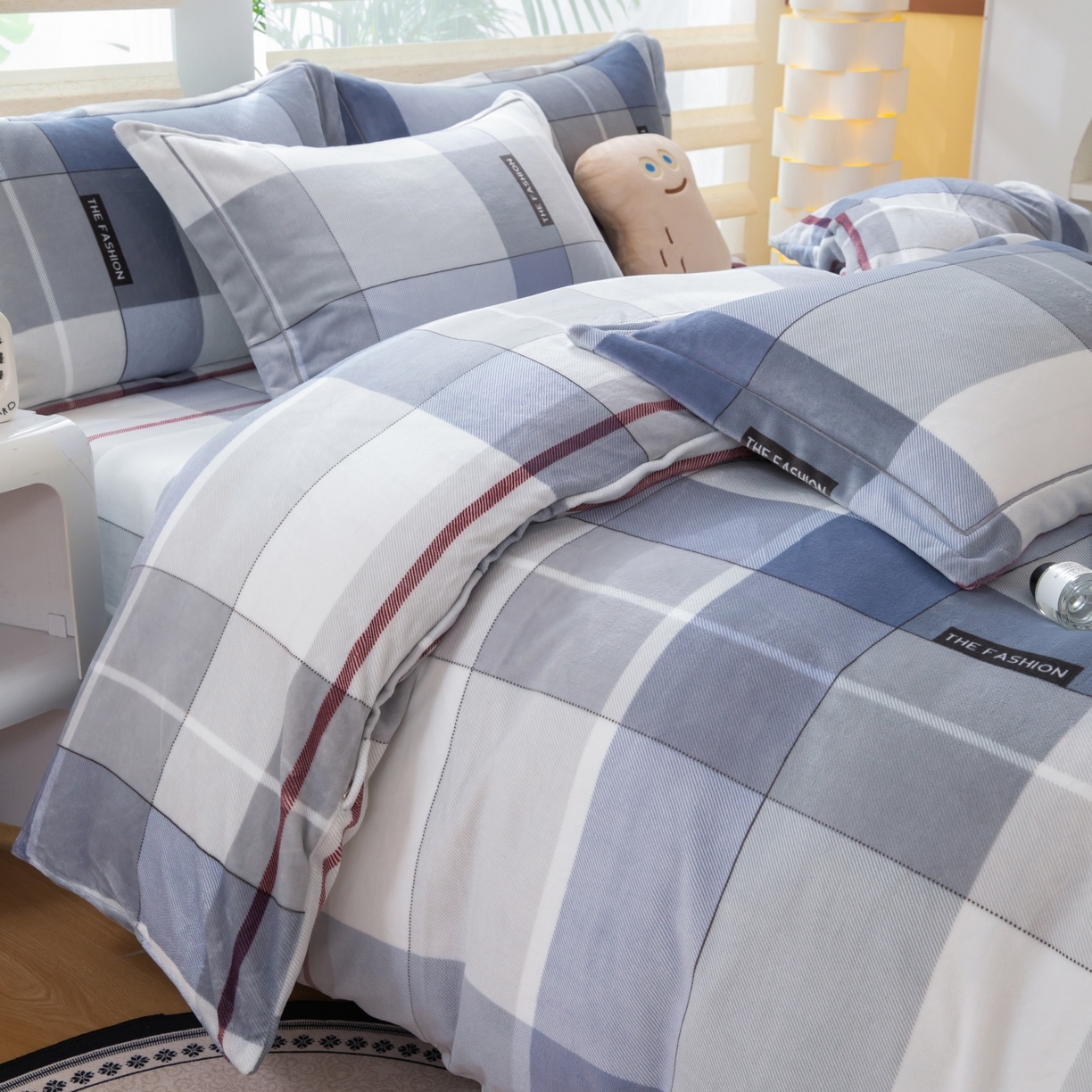 91家纺网 家纺一手货源 找家纺 卡迪亚家纺 2025新款金雕绒系列四件套 简格美