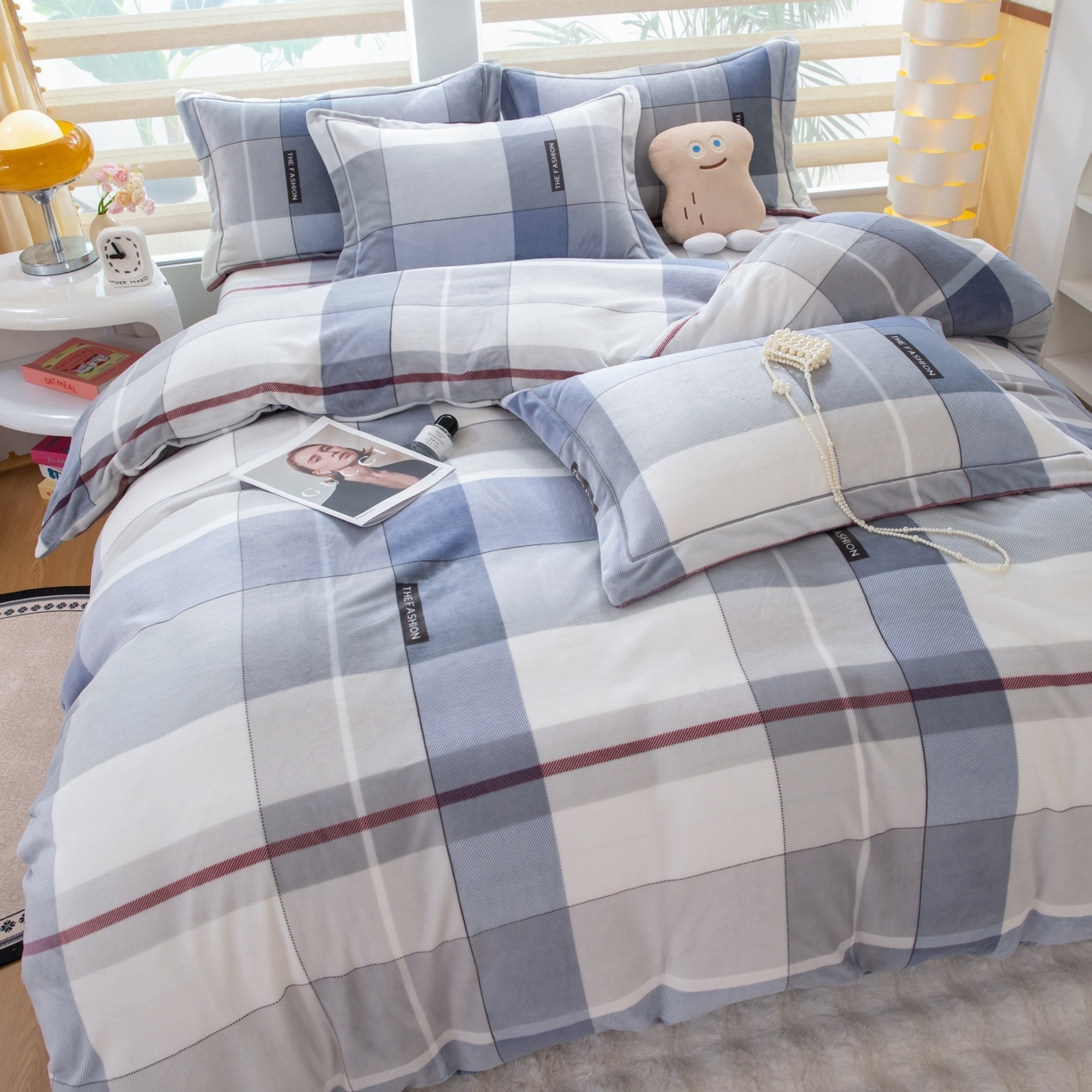 91家纺网 家纺一手货源 找家纺 卡迪亚家纺 2025新款金雕绒系列四件套 简格美