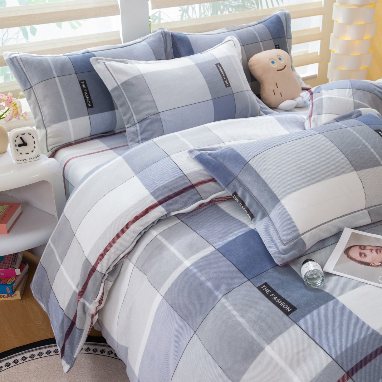 91家纺网 家纺一手货源 找家纺 卡迪亚家纺 2025新款金雕绒系列四件套 简格美