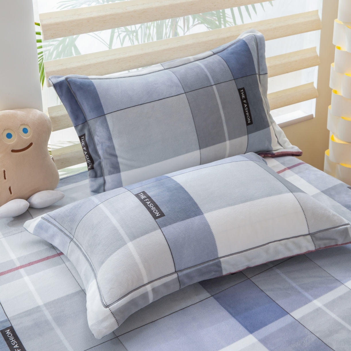 91家纺网 家纺一手货源 找家纺 卡迪亚家纺 2025新款金雕绒系列四件套 简格美