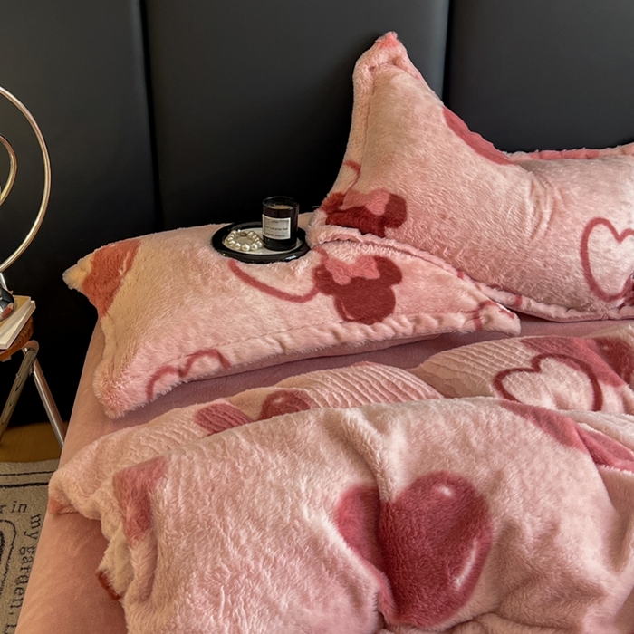 91家纺网 家纺一手货源 找家纺 仟网汇 2025新款亲肤舒适兔毛绒四件套 怦然心动