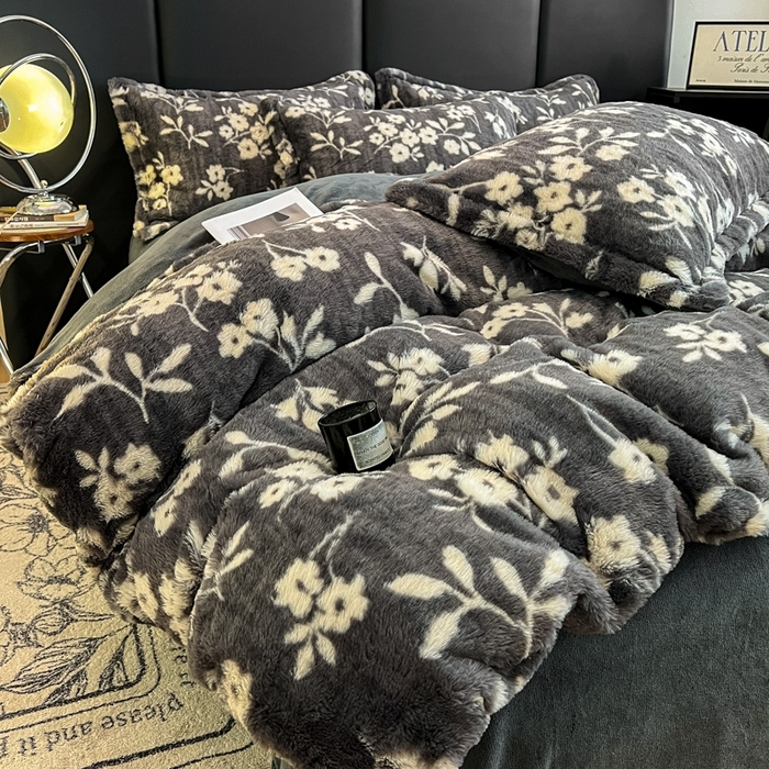 91家纺网 家纺一手货源 找家纺 仟网汇 2025新款亲肤舒适兔毛绒四件套 山茶花-灰