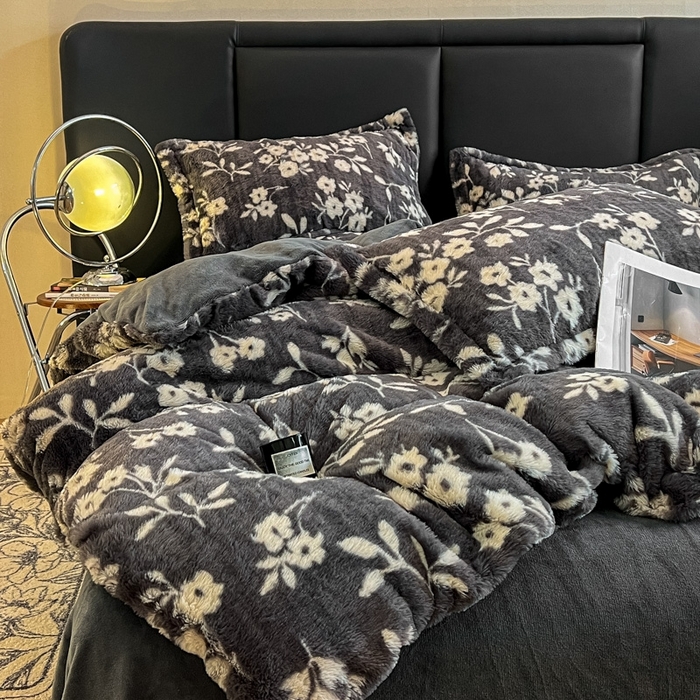 91家纺网 家纺一手货源 找家纺 仟网汇 2025新款亲肤舒适兔毛绒四件套 山茶花-灰