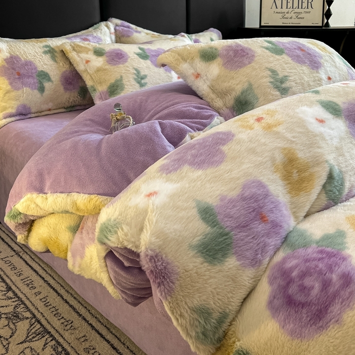 91家纺网 家纺一手货源 找家纺 仟网汇 2025新款亲肤舒适兔毛绒四件套 紫色花语