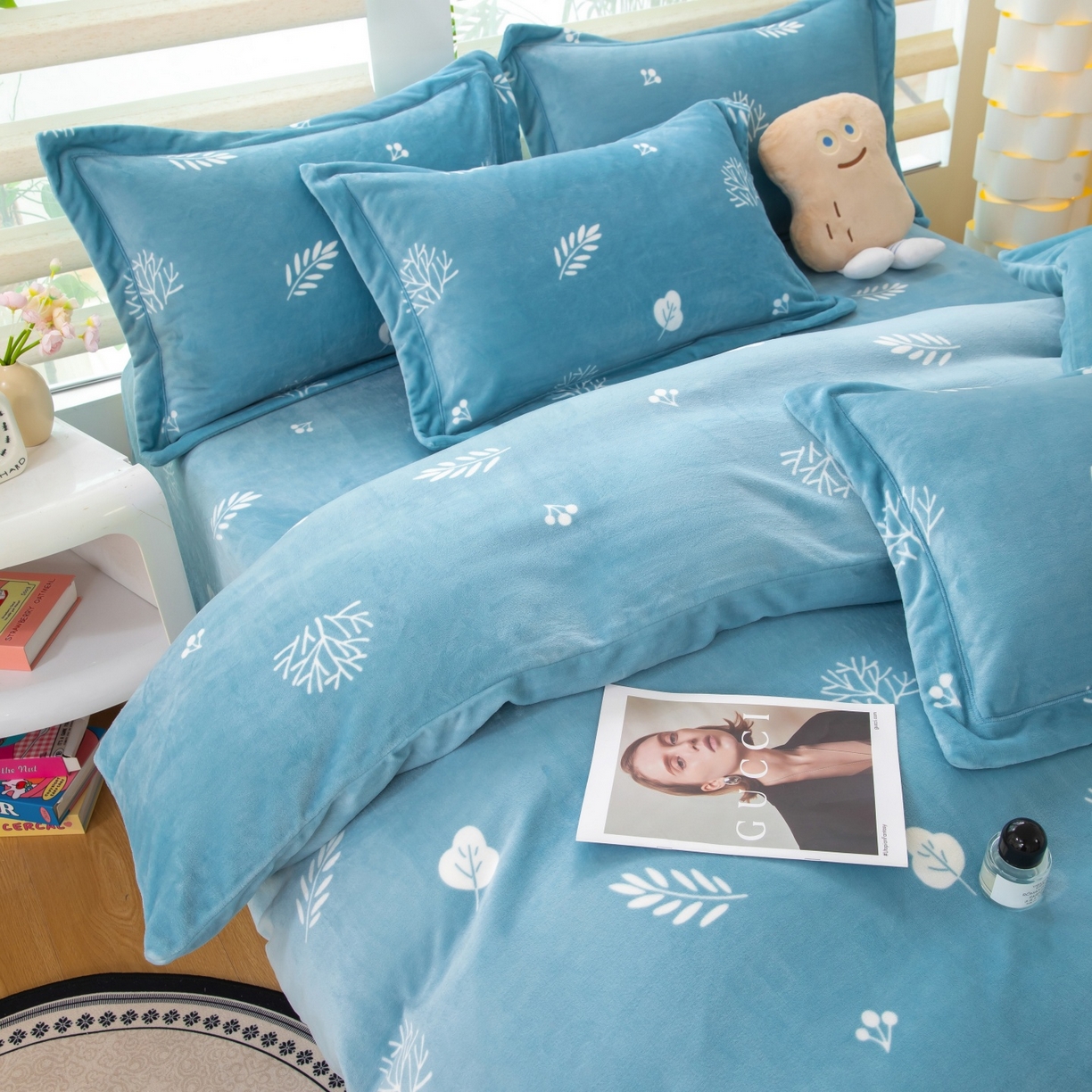 91家纺网 家纺一手货源 找家纺 卡迪亚家纺 2025新款金雕绒系列四件套 美拉时光