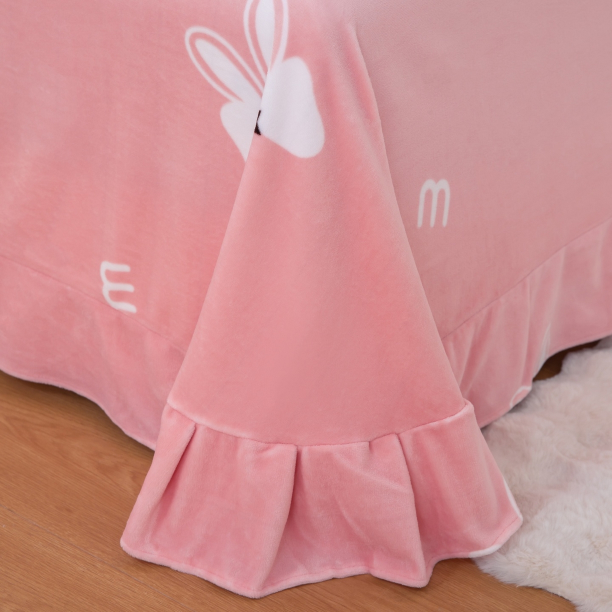 91家纺网 家纺一手货源 找家纺 卡迪亚家纺 2025新款金雕绒系列四件套 绅士范