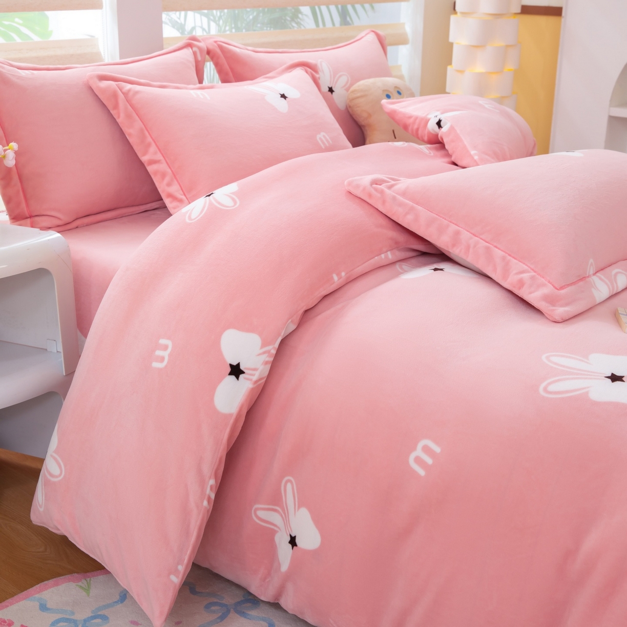 91家纺网 家纺一手货源 找家纺 卡迪亚家纺 2025新款金雕绒系列四件套 绅士范