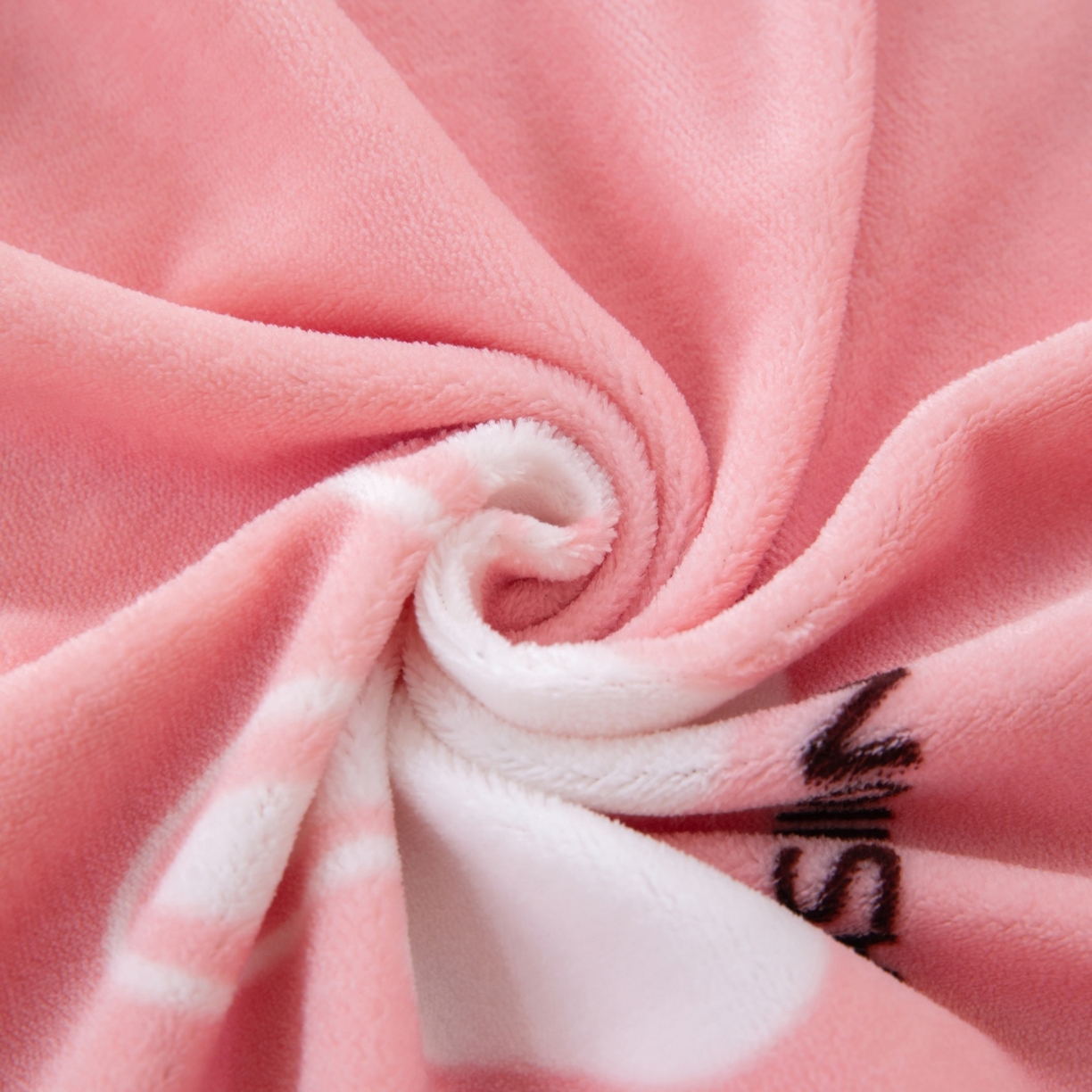 91家纺网 家纺一手货源 找家纺 卡迪亚家纺 2025新款金雕绒系列四件套 绅士范