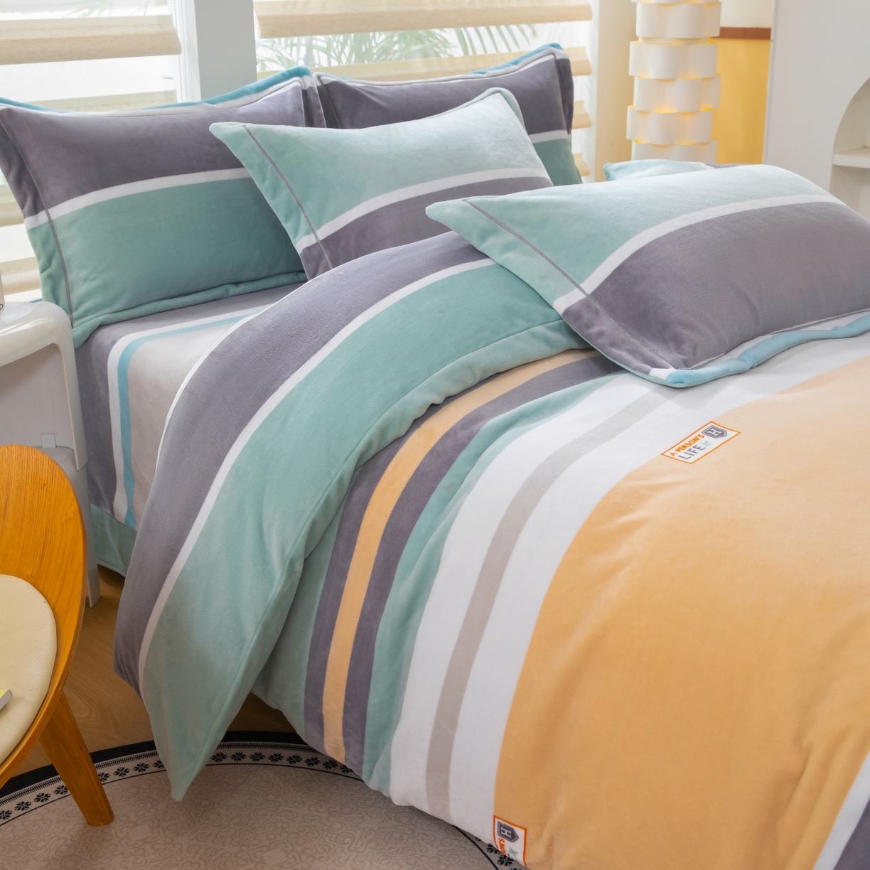 91家纺网 家纺一手货源 找家纺 卡迪亚家纺 2025新款金雕绒系列四件套 时光旅行