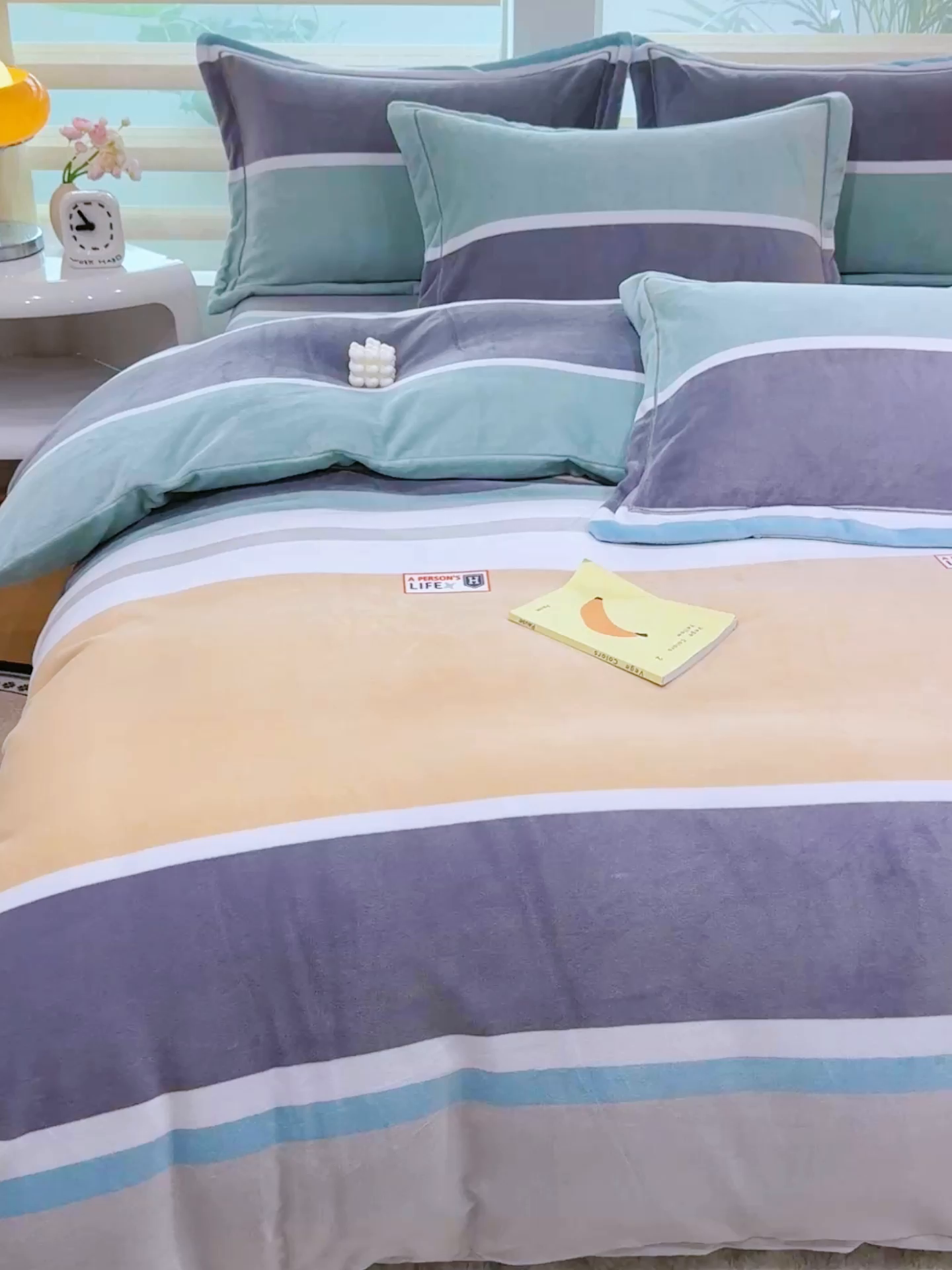 91家纺网 家纺一手货源 找家纺 卡迪亚家纺 2025新款金雕绒系列四件套 时光旅行