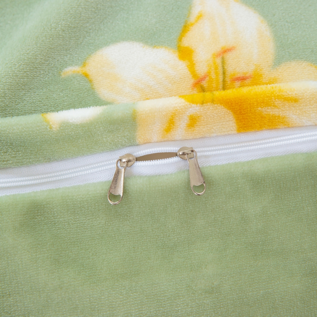 91家纺网 家纺一手货源 找家纺 卡迪亚家纺 2025新款金雕绒系列四件套 四季繁华