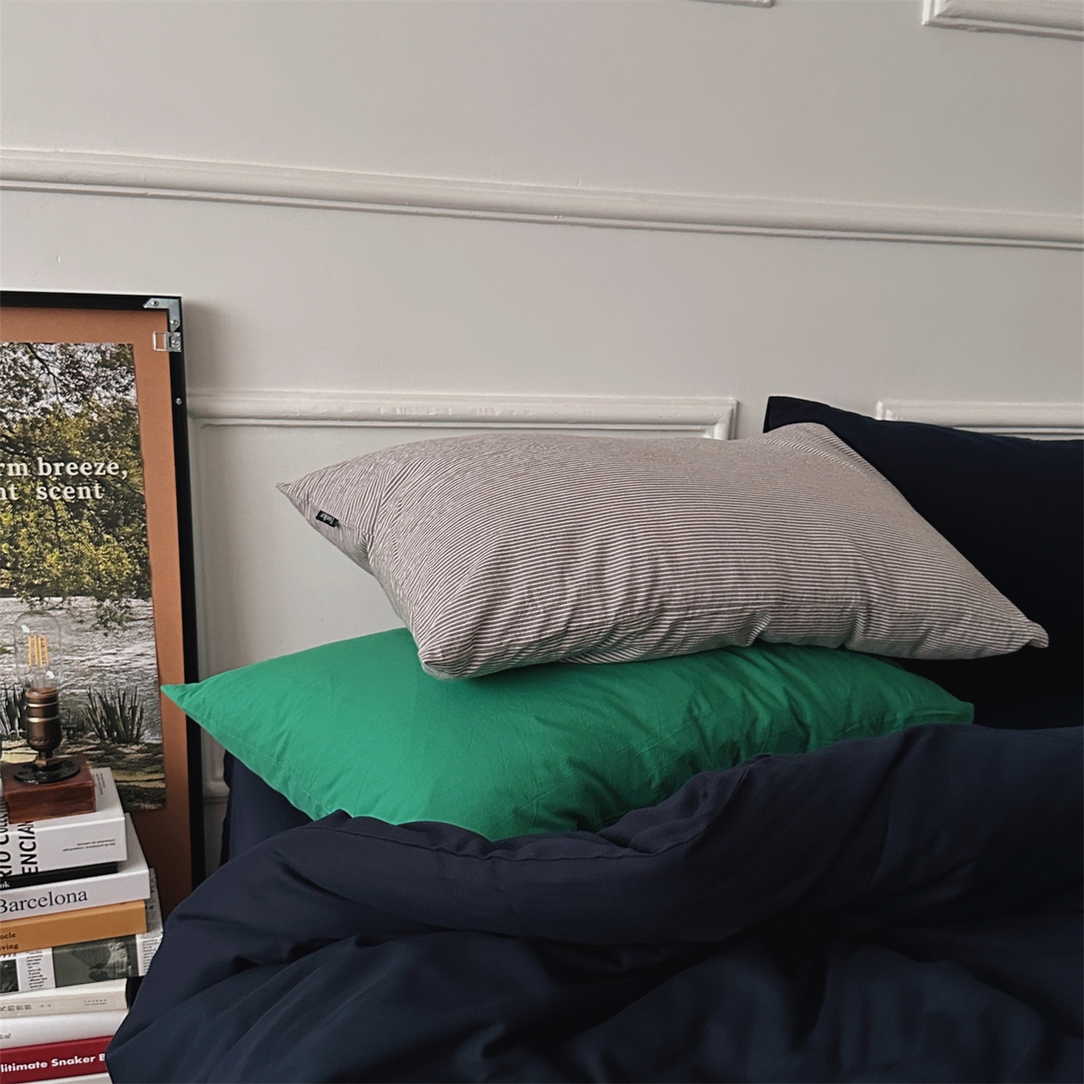 91家纺网 家纺一手货源 找家纺 柚可家居 2025新款40支水洗人字纹百分百全棉水洗人字纹四件套 少年与树（会员减5元） 少年与树（枕套藏蓝）