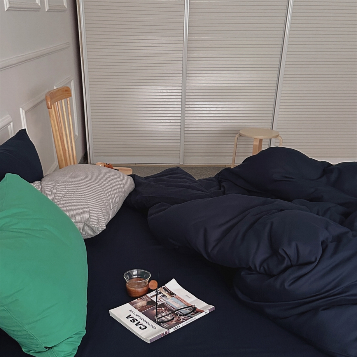 91家纺网 家纺一手货源 找家纺 柚可家居 2025新款40支水洗人字纹百分百全棉水洗人字纹四件套 少年与树（会员减5元） 少年与树（枕套藏蓝）