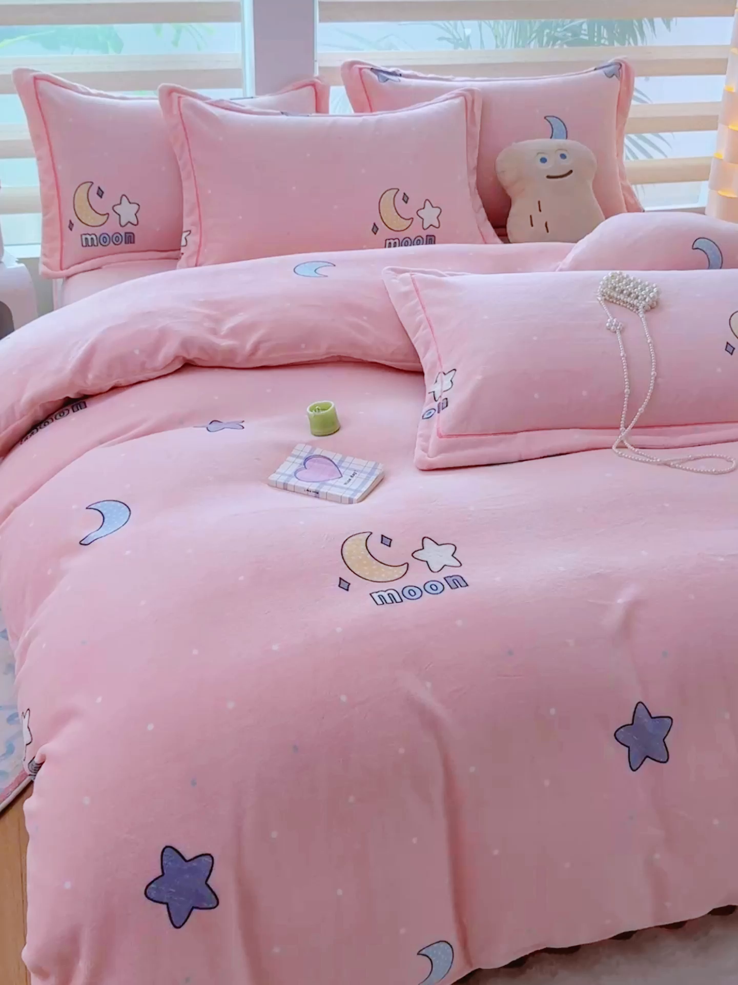 91家纺网 家纺一手货源 找家纺 卡迪亚家纺 2025新款金雕绒系列四件套 午夜星空