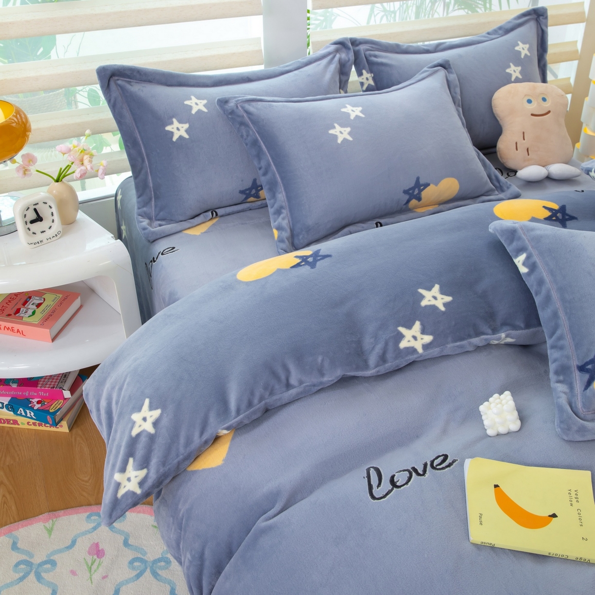 91家纺网 家纺一手货源 找家纺 卡迪亚家纺 2025新款金雕绒系列四件套 心情爱恋