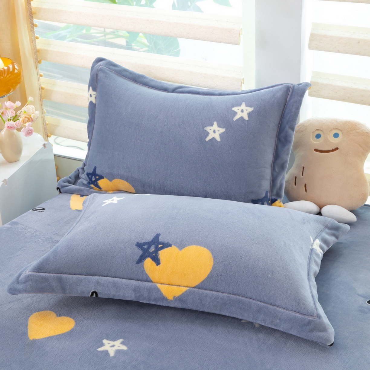 91家纺网 家纺一手货源 找家纺 卡迪亚家纺 2025新款金雕绒系列四件套 心情爱恋