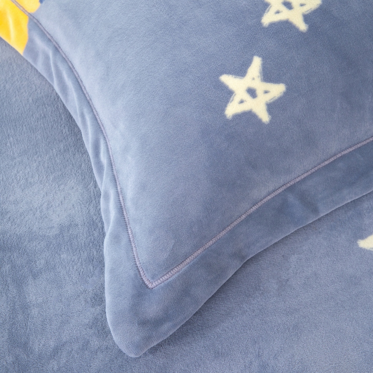 91家纺网 家纺一手货源 找家纺 卡迪亚家纺 2025新款金雕绒系列四件套 心情爱恋