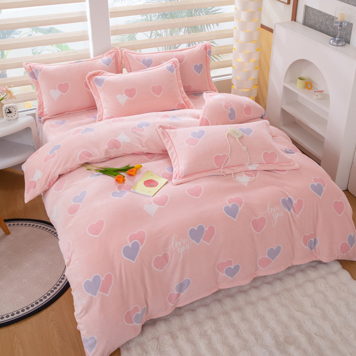 91家纺网 家纺一手货源 找家纺 卡迪亚家纺 2025新款金雕绒系列四件套 心心相恋