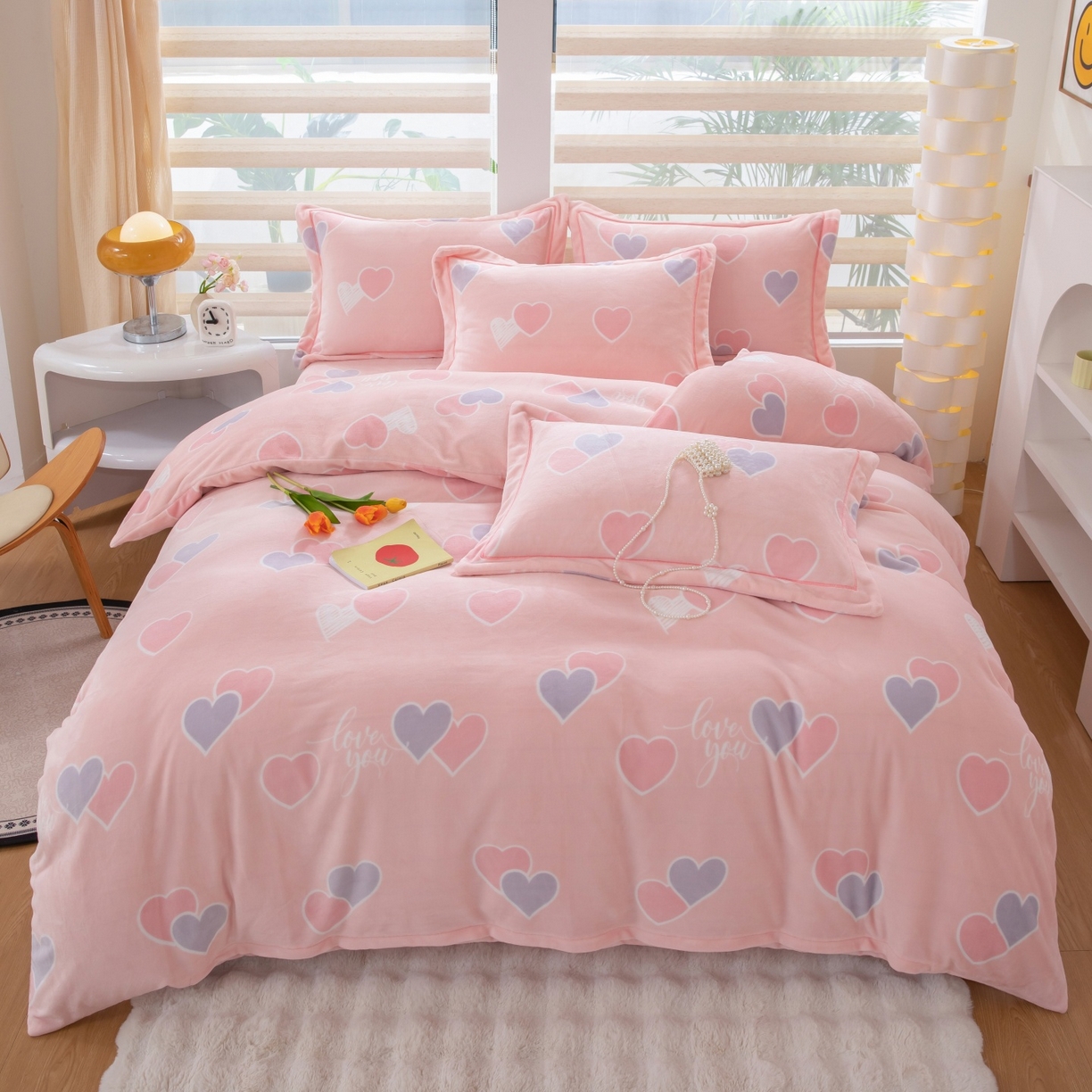 91家纺网 家纺一手货源 找家纺 卡迪亚家纺 2025新款金雕绒系列四件套 心心相恋