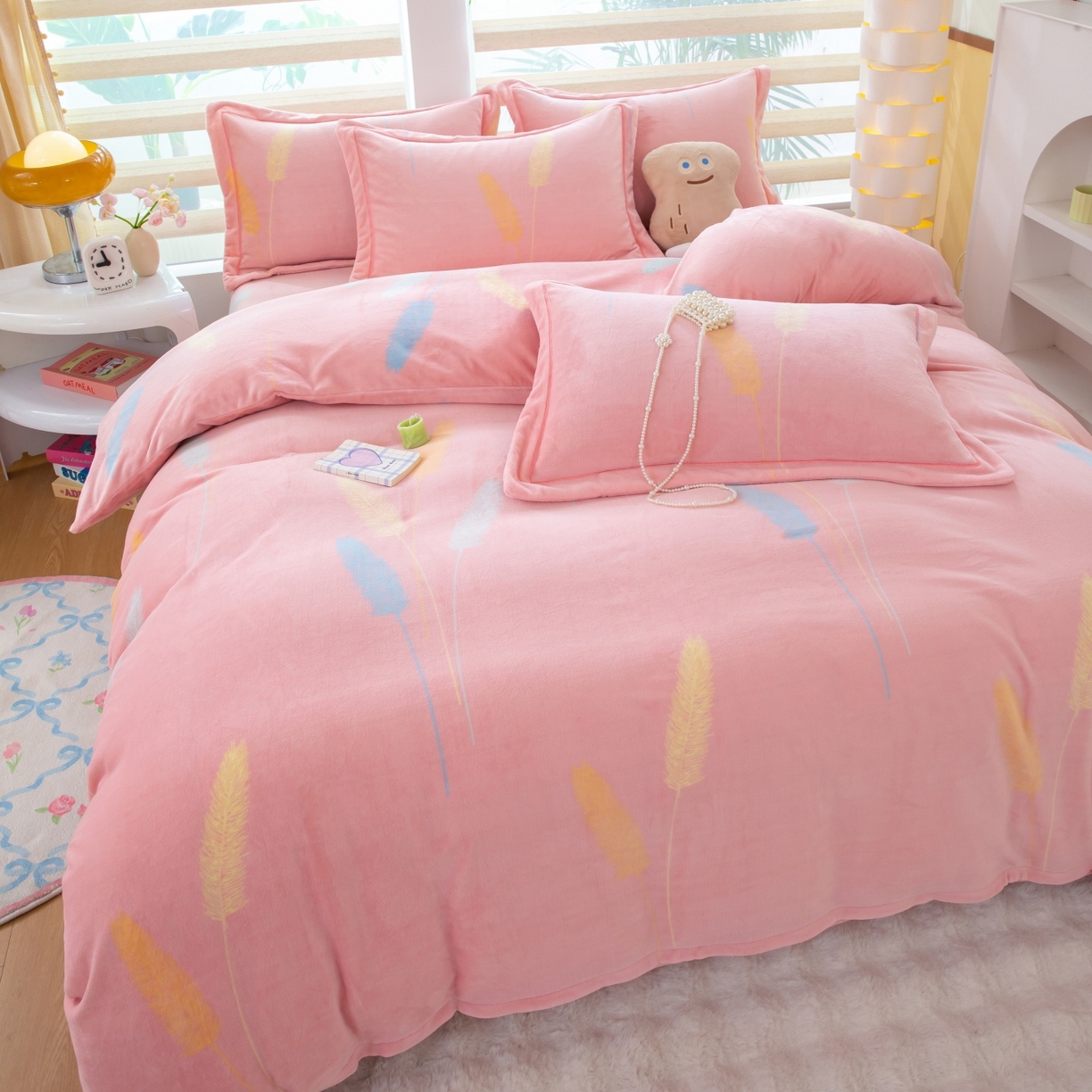 91家纺网 家纺一手货源 找家纺 卡迪亚家纺 2025新款金雕绒系列四件套 欣欣向荣