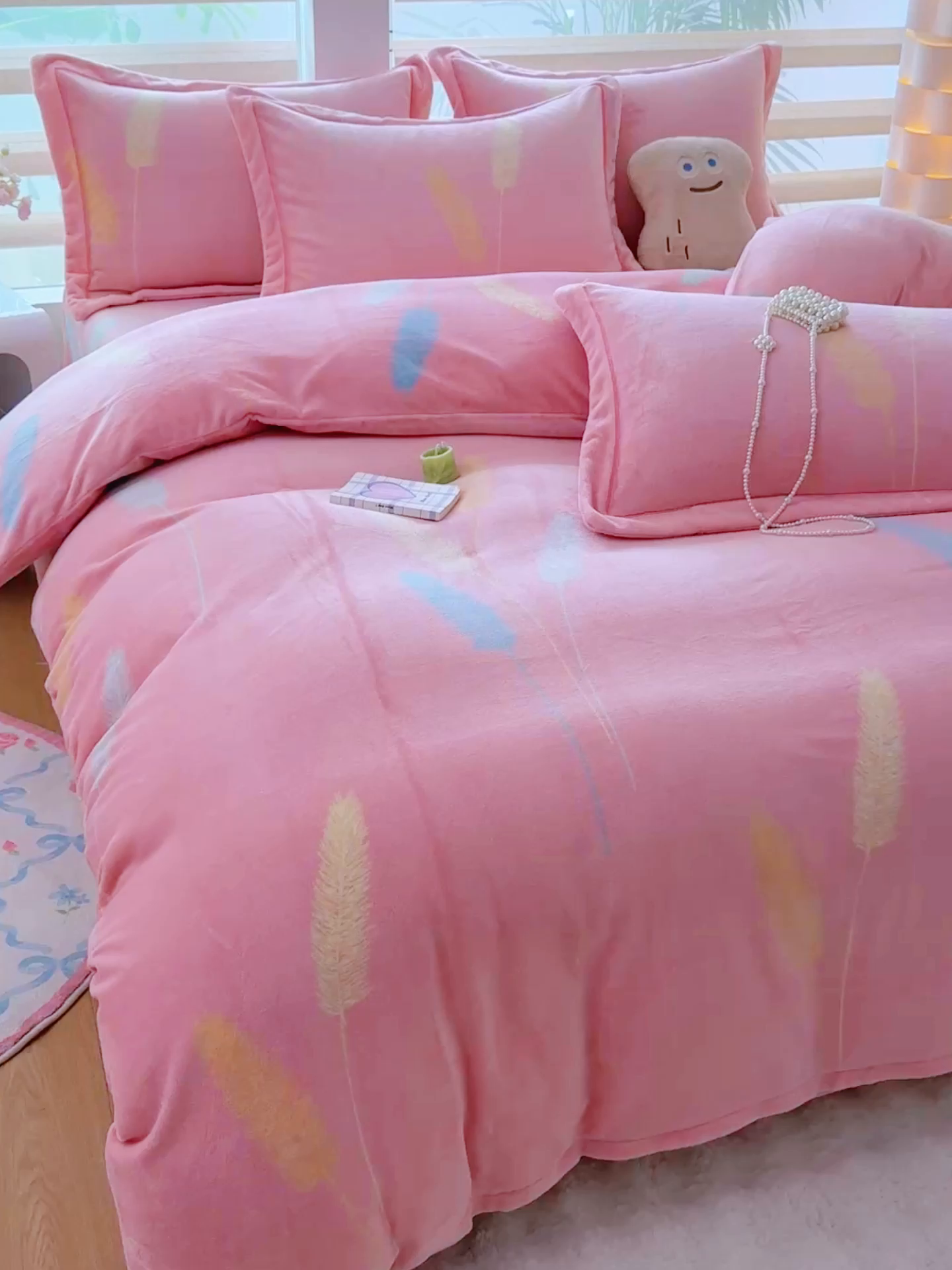 91家纺网 家纺一手货源 找家纺 卡迪亚家纺 2025新款金雕绒系列四件套 欣欣向荣