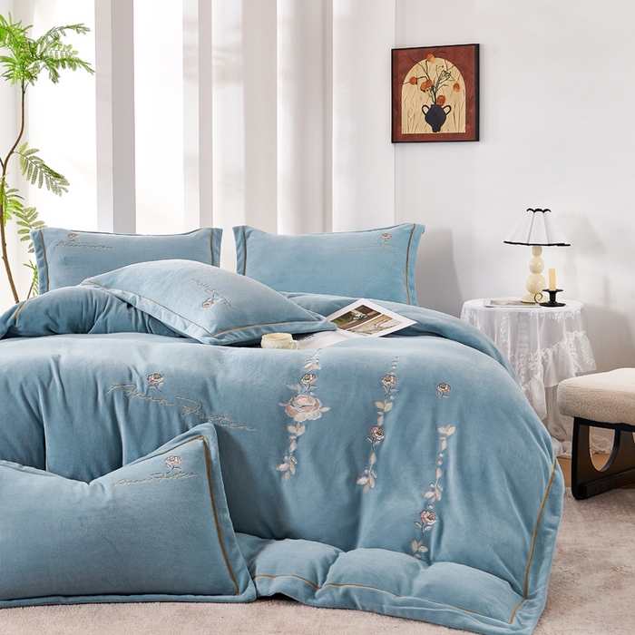 91家纺网 家纺一手货源 找家纺 （总）昊翔家纺 2025新款高克重全工艺牛奶绒宽边刺绣四件套卡希尔系列